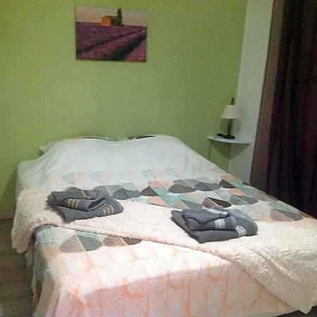 Au Mas Des Graviers Bed and Breakfast