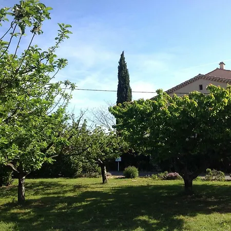 Au Mas Des Graviers Bed & Breakfast