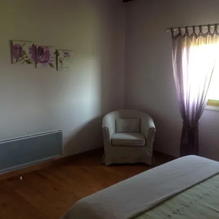 Au Mas Des Graviers Bed and Breakfast 3*